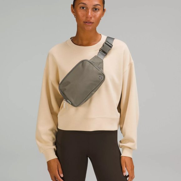 NWT Grey Sage lululemon Everywhere Belt Bag EBB 2L - Picture 4 of 14